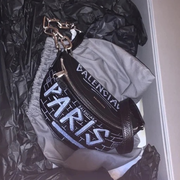 AUTHENTIC BALENCIAGA GRAFFITI PRINT BELT BAG!!!!!!! INCREASED IN VALUE O… - Picture 5 of 6